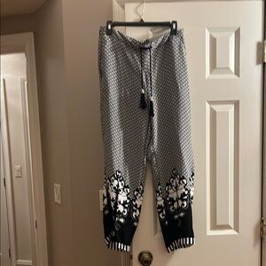 Chico's Black and White Patterned Cropped Pants ankle length lightweight